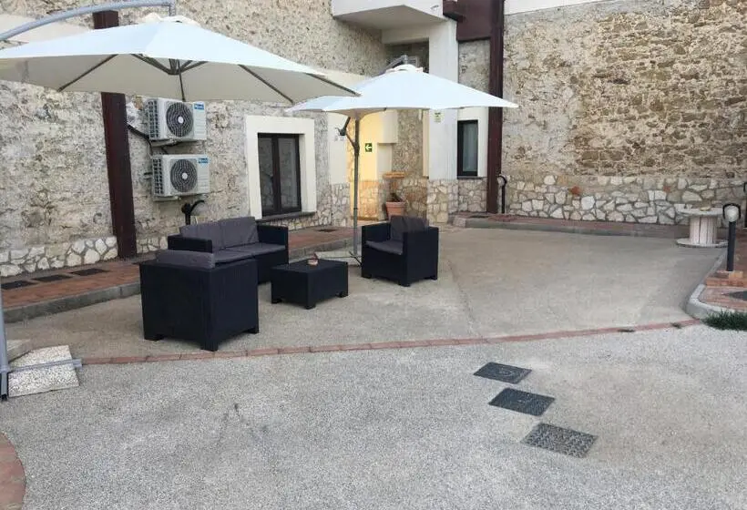Juniorsviitti, Tenuta Ferrara