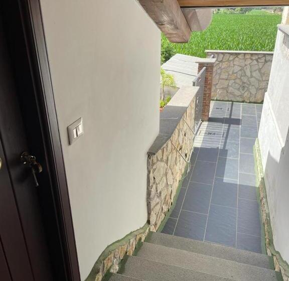 شقة غرفة واحدة, Tenuta Ferrara