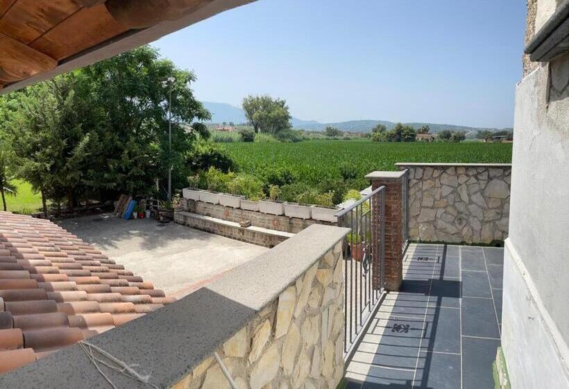 شقة غرفة واحدة, Tenuta Ferrara