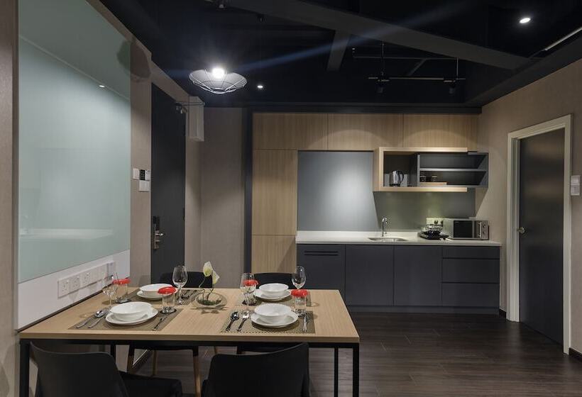 סוויטה דלוקס, The Granite Luxury