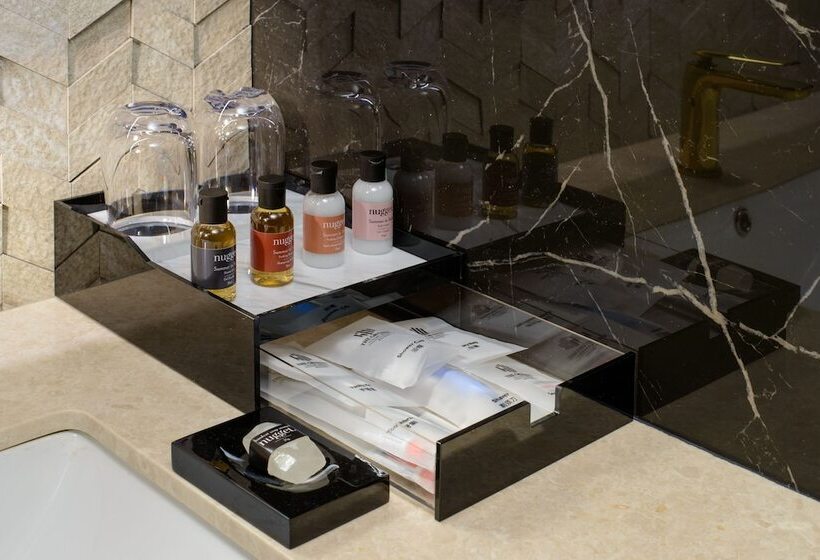 سوییت لوکس, The Granite Luxury