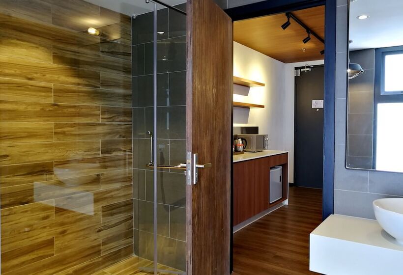 סוויטה קלאסית, The Granite Luxury