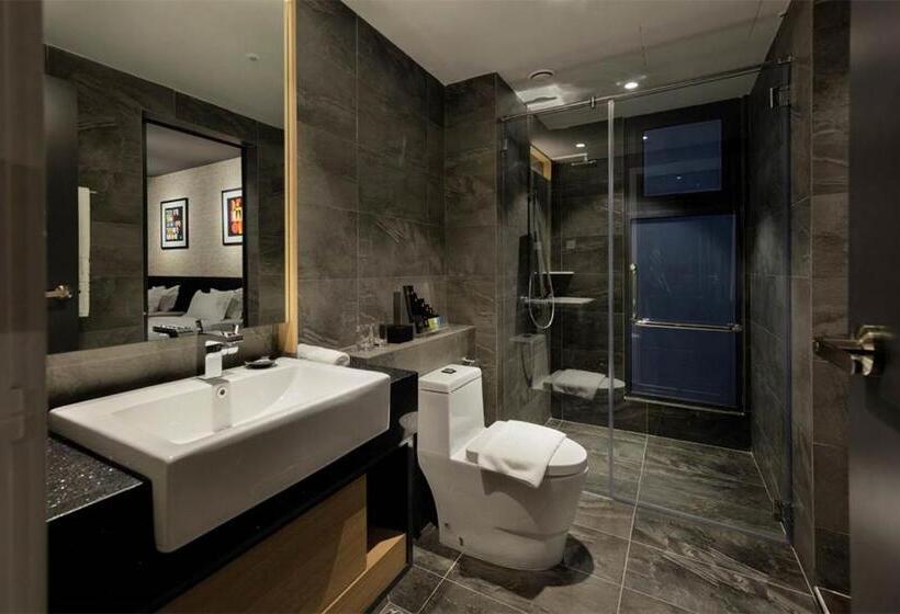 سوییت لوکس, The Granite Luxury