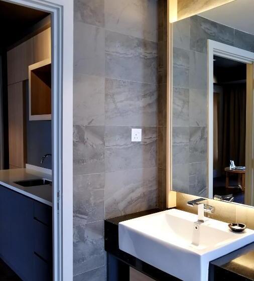 סוויטה דלוקס, The Granite Luxury