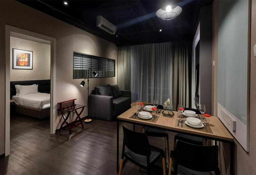 سوییت لوکس, The Granite Luxury