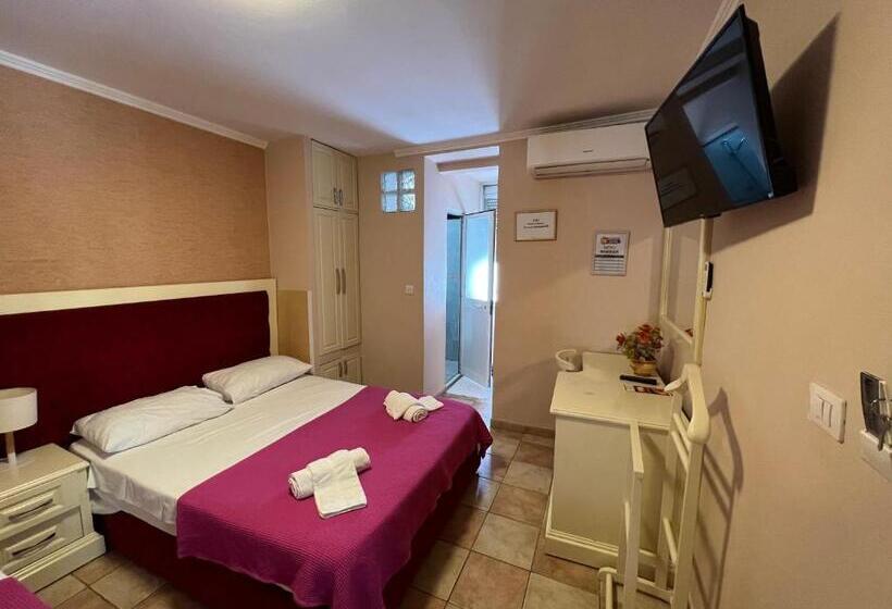 اتاق استاندارد سه نفره, Bujtina Shqiptare