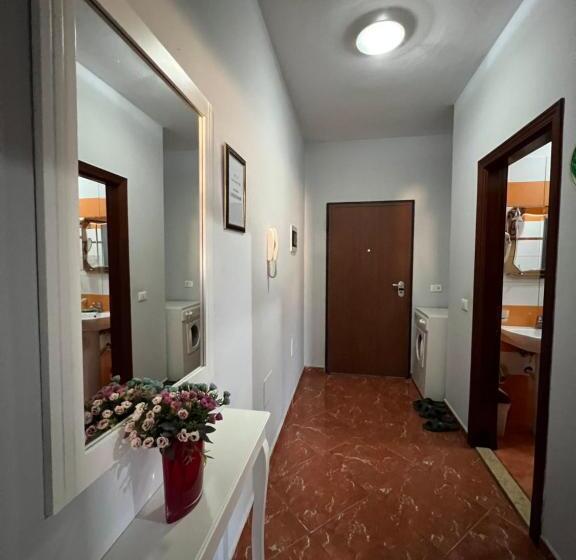 آپارتمان 1 خوابه با بالکن, Bujtina Shqiptare