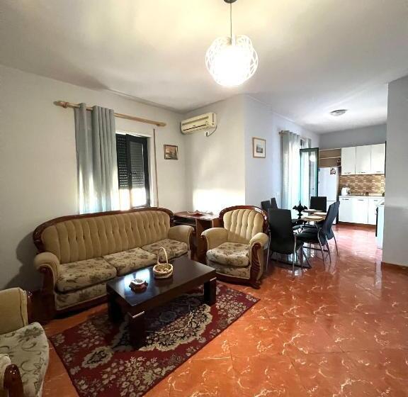 آپارتمان 1 خوابه با بالکن, Bujtina Shqiptare