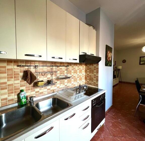 آپارتمان 1 خوابه با بالکن, Bujtina Shqiptare