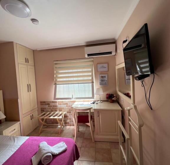 اتاق استاندارد یک نفره, Bujtina Shqiptare