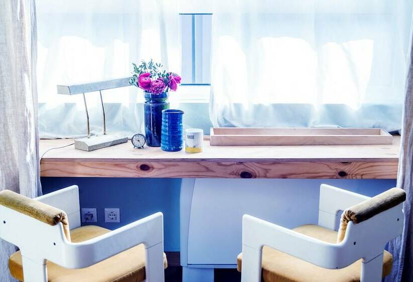 اتاق استاندارد چهارنفره با سرویس بهداشتی مشترک, Casabase