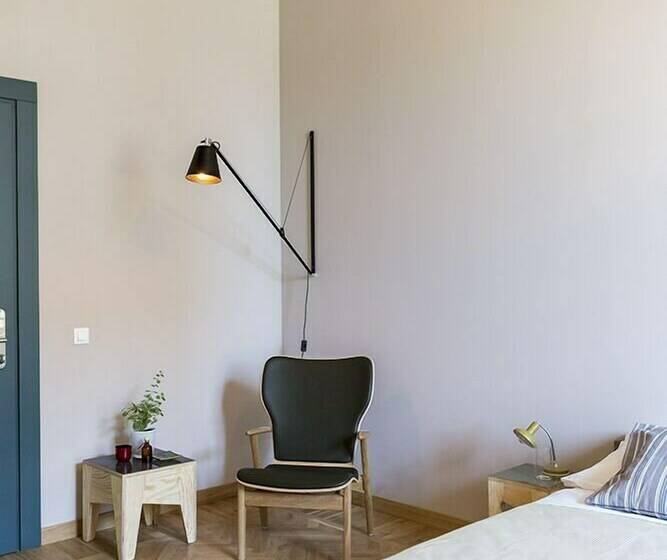 اتاق استاندارد با سرویس بهداشتی مشترک, Casabase