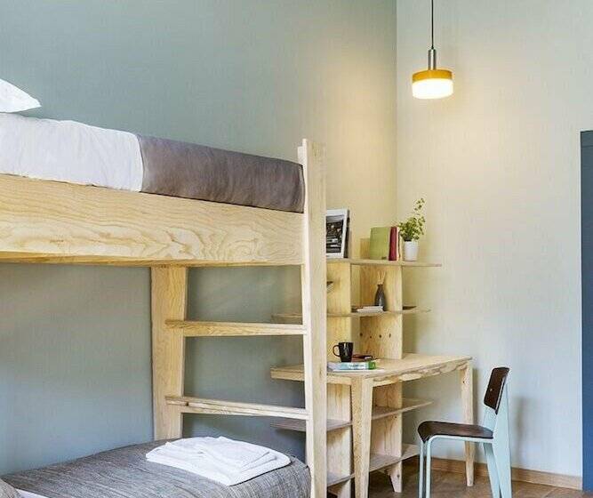 اتاق استاندارد چهارنفره با سرویس بهداشتی مشترک, Casabase