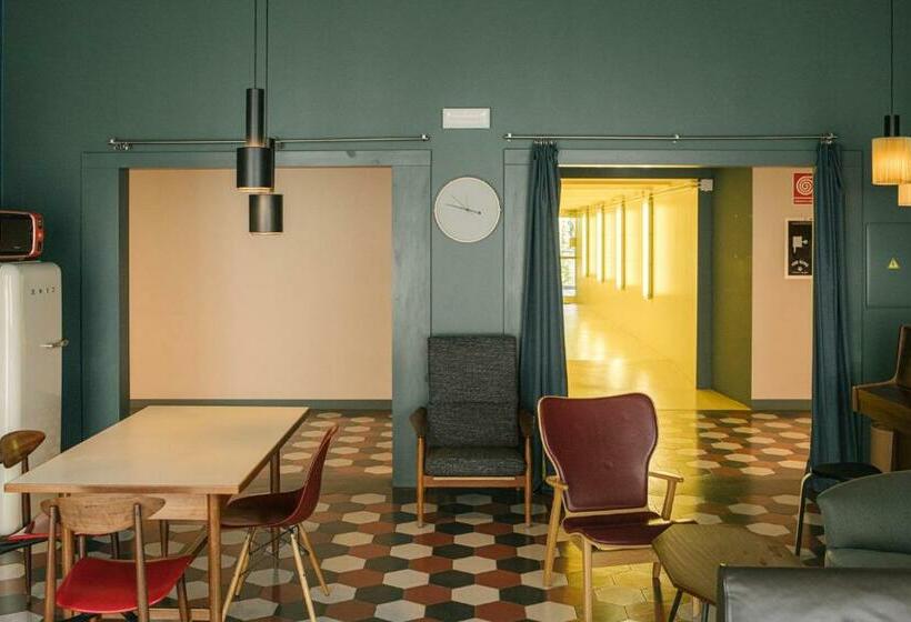 اتاق استاندارد با سرویس بهداشتی مشترک, Casabase