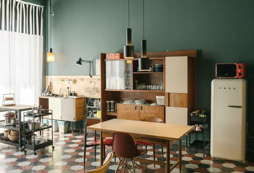 اتاق استاندارد با سرویس بهداشتی مشترک, Casabase