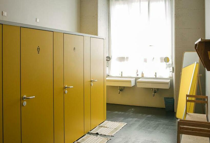 اتاق استاندارد با سرویس بهداشتی مشترک, Casabase