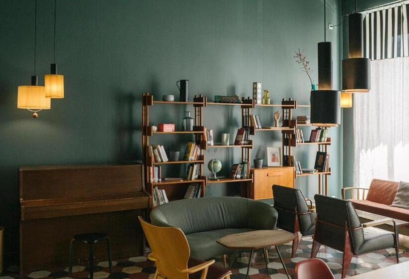 اتاق استاندارد با سرویس بهداشتی مشترک, Casabase