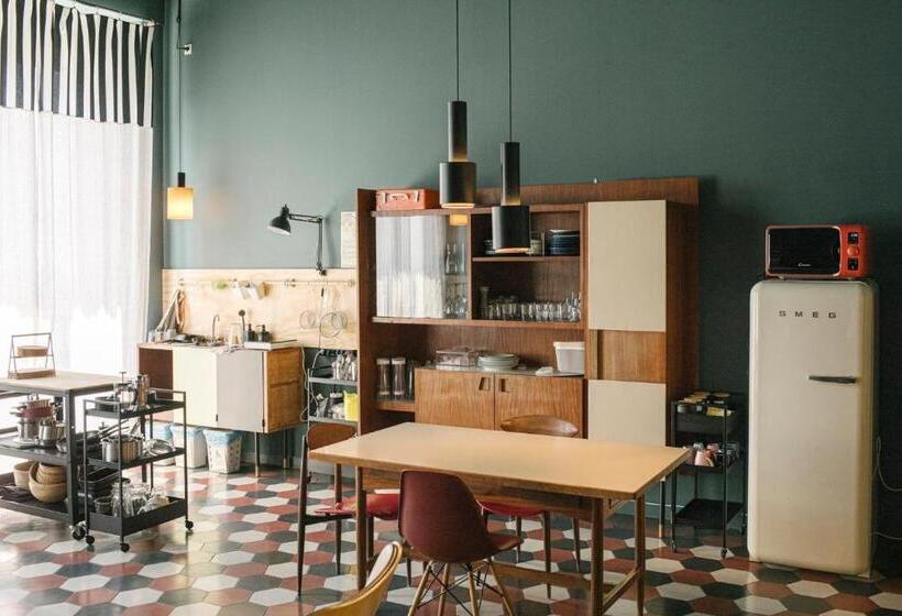 اتاق استاندارد چهارنفره با سرویس بهداشتی مشترک, Casabase