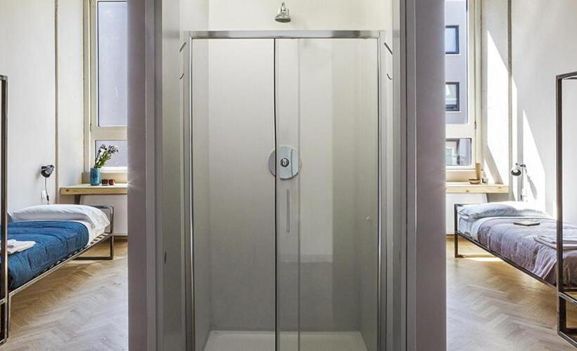 اتاق استاندارد چهارنفره با سرویس بهداشتی مشترک, Casabase