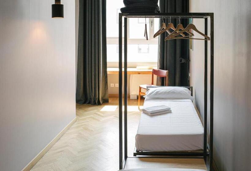 اتاق استاندارد چهارنفره با سرویس بهداشتی مشترک, Casabase