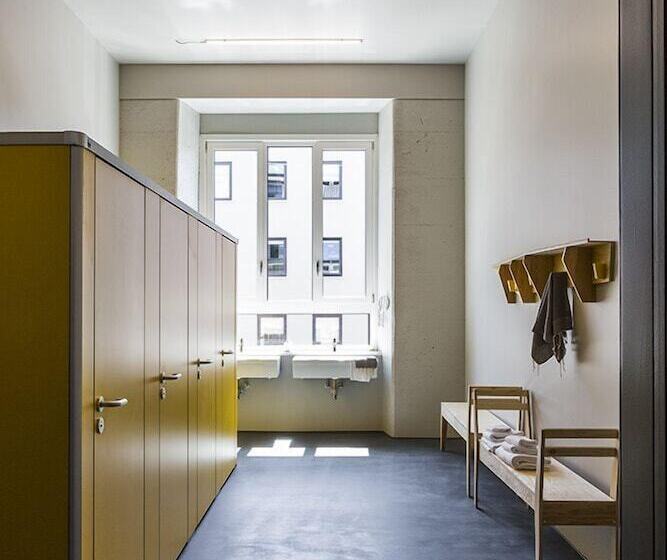 اتاق استاندارد با سرویس بهداشتی مشترک, Casabase