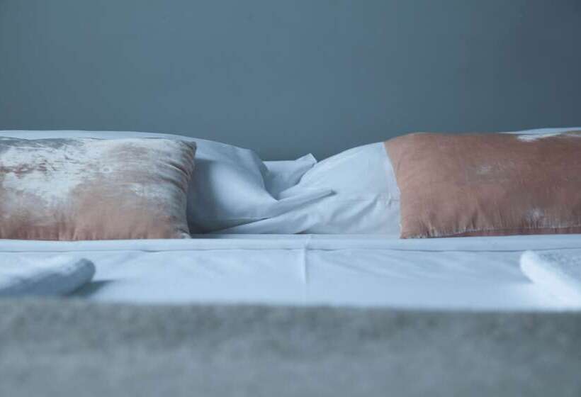 اتاق استاندارد با سرویس بهداشتی مشترک, Casabase