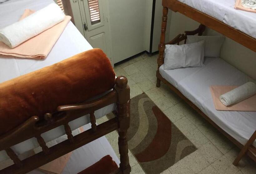 تختخواب در اتاق مشترک, Happy Land Luxor