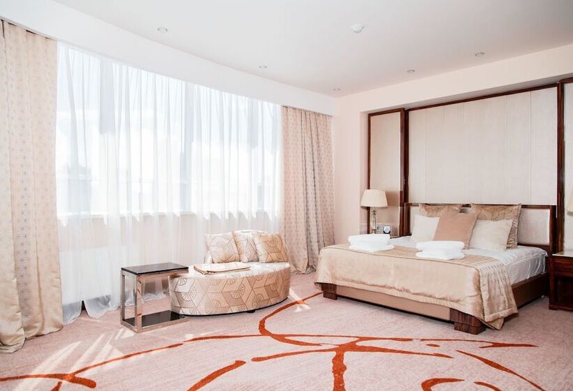 سوییت لوکس, Boutique Hotel Health Club&spa Grandprix