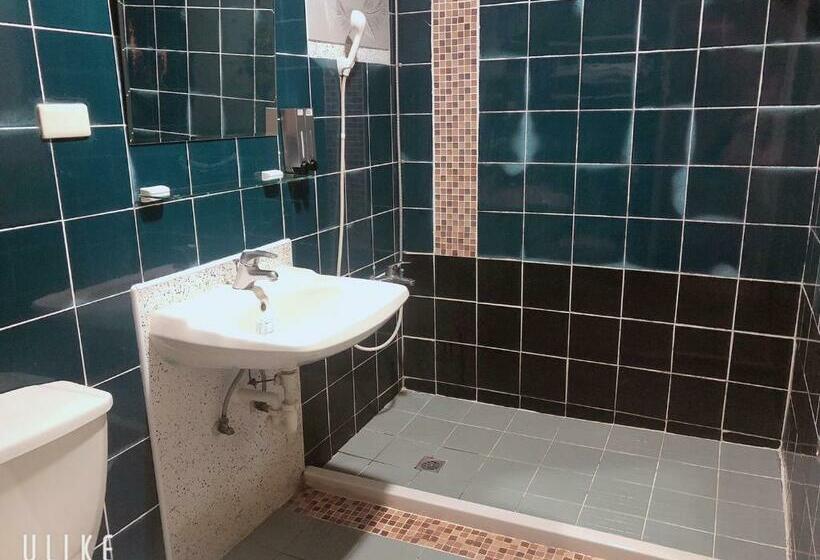 4 Bett Standardzimmer, Flower Motel