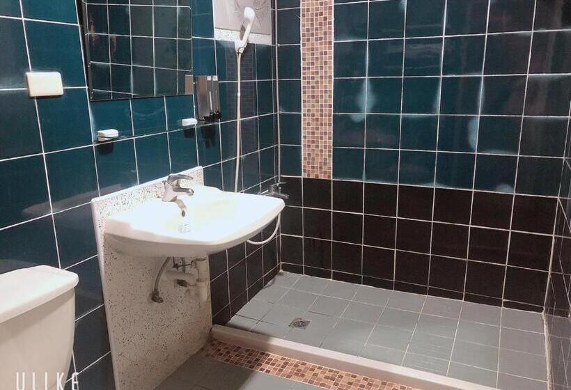 3-Bett-Standardzimmer, Flower Motel