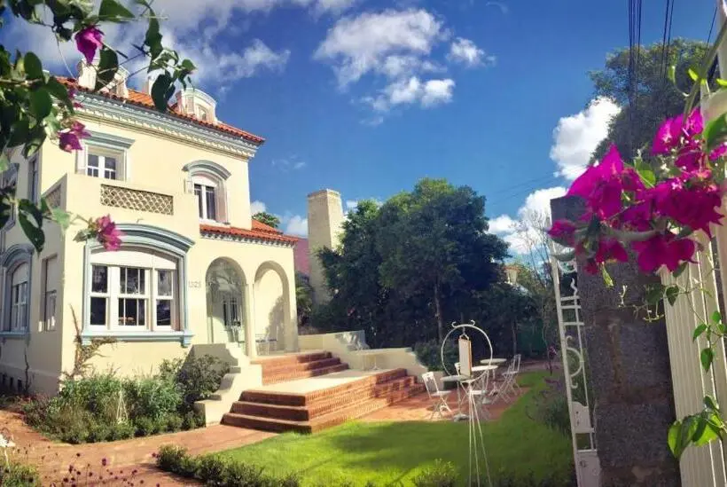 سوئیت جونیور با چشمانداز باغ, Alquimista Montevideo