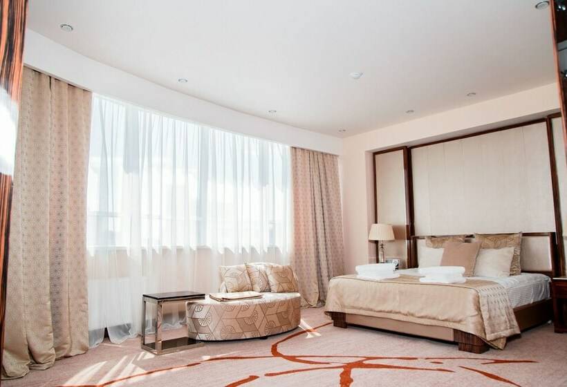 سوییت لوکس, Boutique Hotel Health Club&spa Grandprix