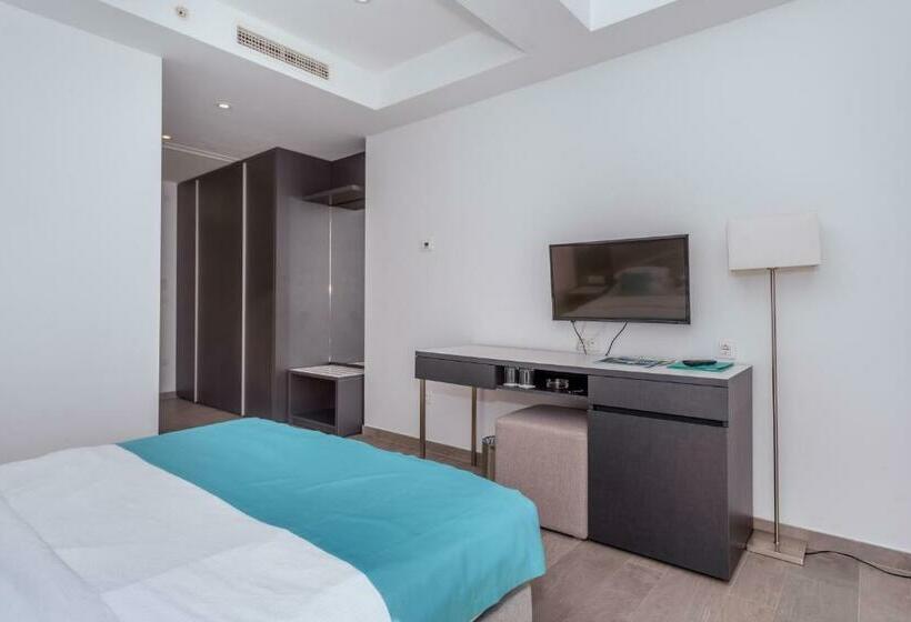 Pokój Standard z Balkonem, Eleven