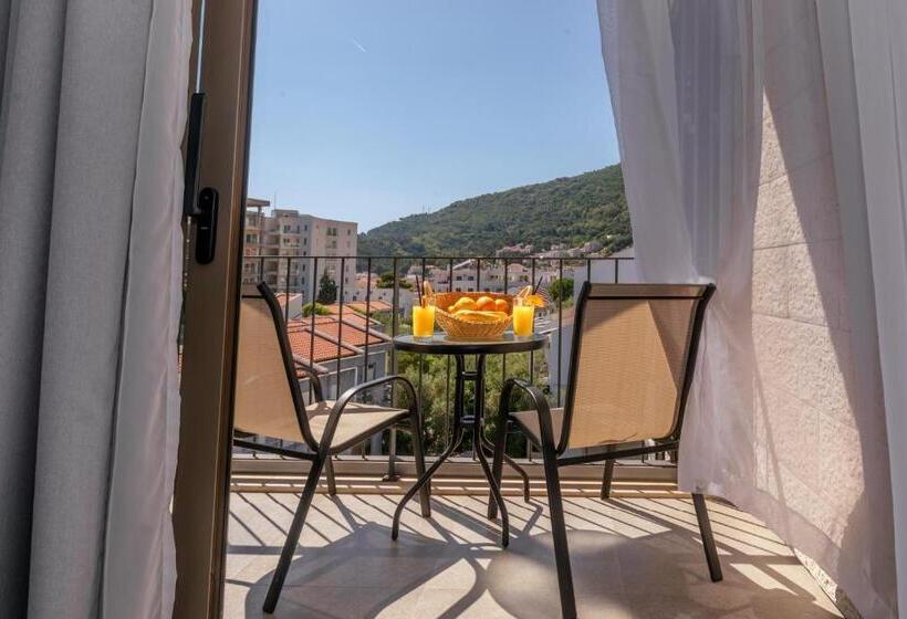 Pokój Standard z Balkonem, Eleven