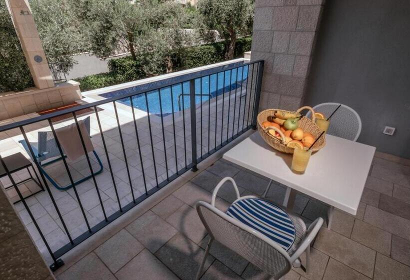 Apartament 1 Sypialnia Widok Basen, Eleven