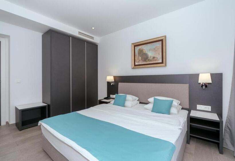 Apartament 1 Sypialnia Widok Basen, Eleven