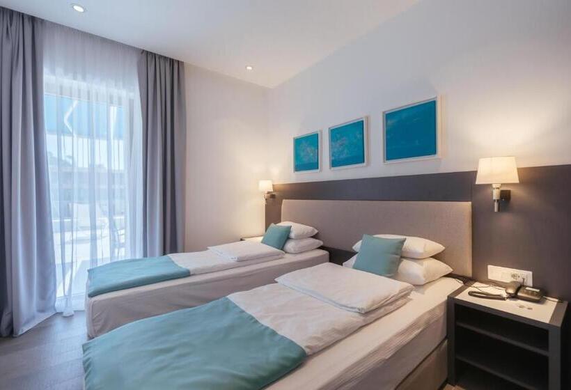 Pokój Superior z Balkonem, Eleven