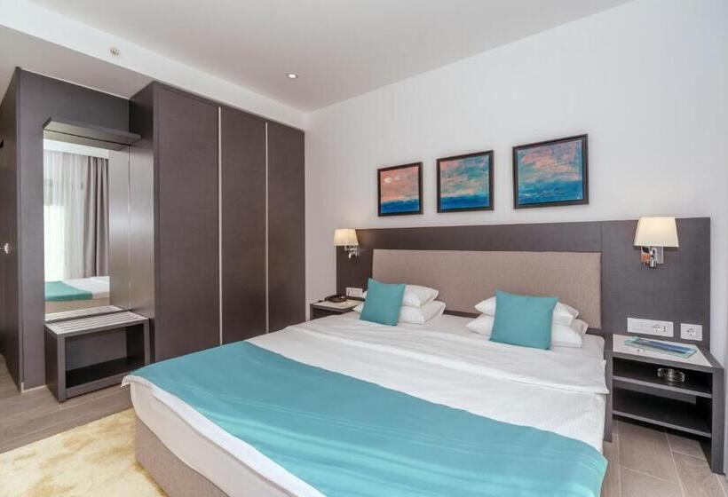 Pokój Superior z Balkonem, Eleven