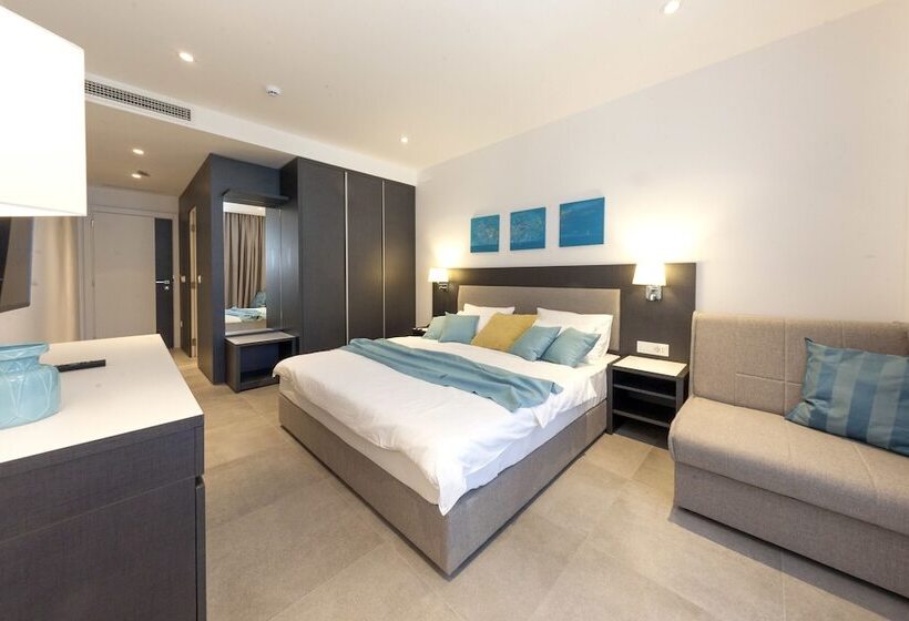 Pokój Superior Trzyosobowy, Eleven