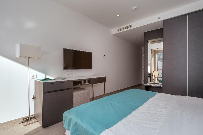 Pokój Superior z Balkonem, Eleven