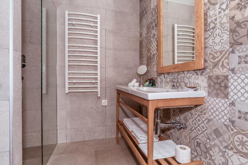 Pokój Superior z Balkonem, Eleven