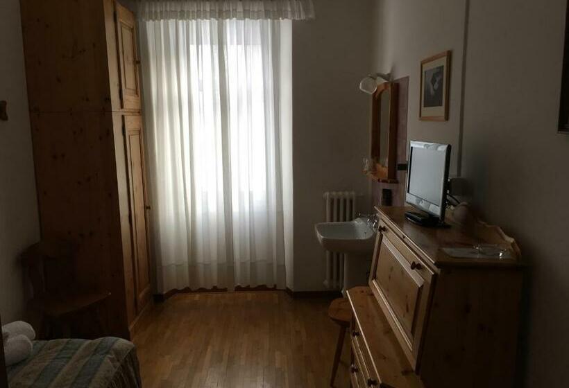 スタンダードシングルルーム, Fiames