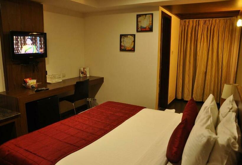 豪华房间, Geekay Millenniaa