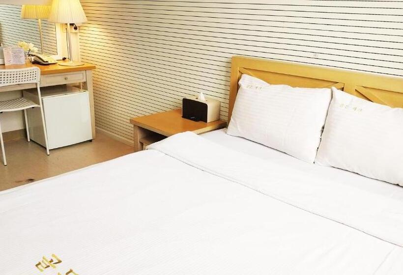 标准间, Golden Park