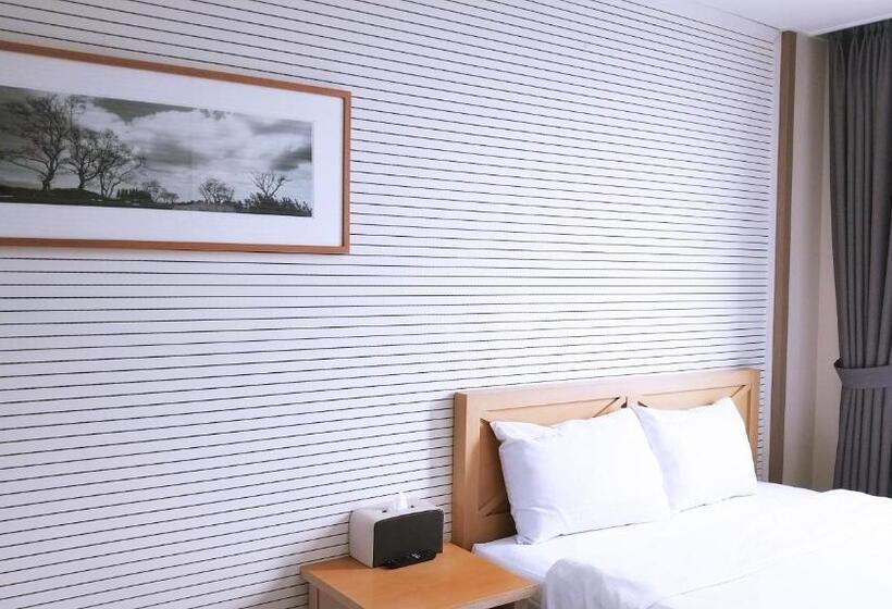 标准间, Golden Park