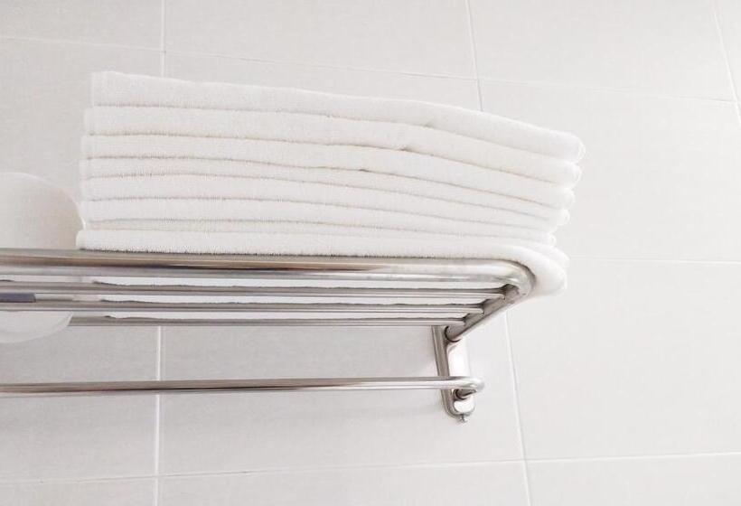 基本三人间, Golden Park