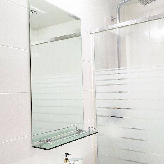 带2个双人床的标准工作室, Golden Park