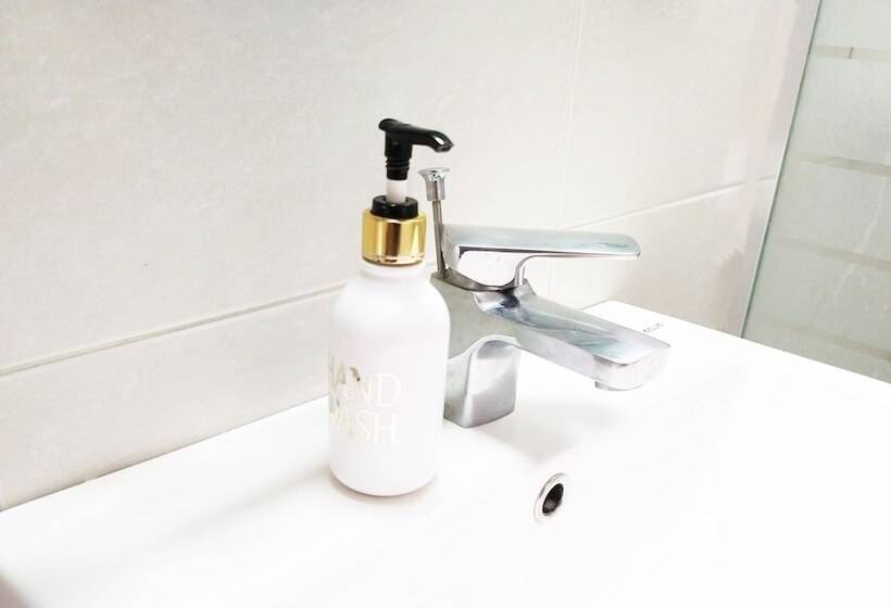 带2个双人床的标准工作室, Golden Park