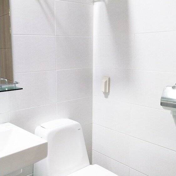 带2个双人床的标准工作室, Golden Park