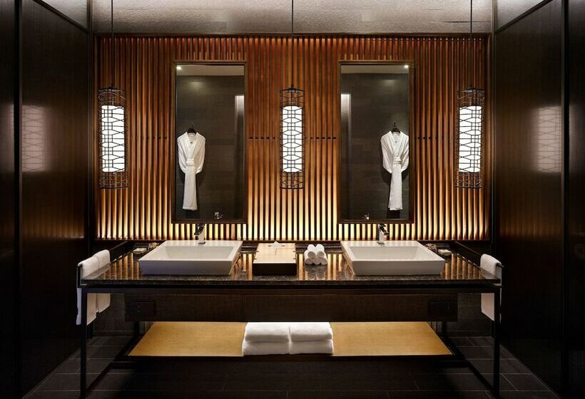 اتاق لوکس با تخت بزرگ, Ananti At Busan Cove